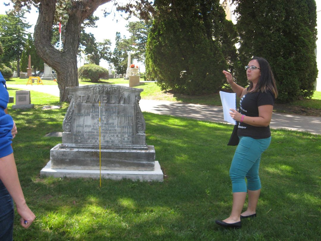 Lisa Terech, guiding the Union Cemetery tour.